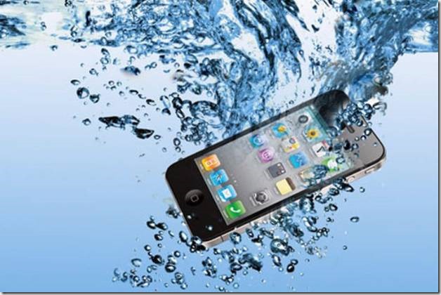 Що робити, якщо телефон впав у воду?